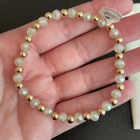 NWT Beaded Bracelet - Picture 2 of 2